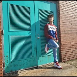 Meet your Posher, Alex